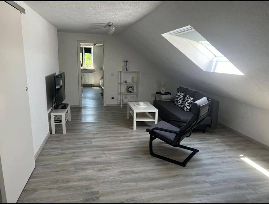 Appartement entier, Moderne gemütliche 2-Zimmer Wohnung Stuttgart Bad-Cannstatt in Bad Cannstatt, Stuttgart