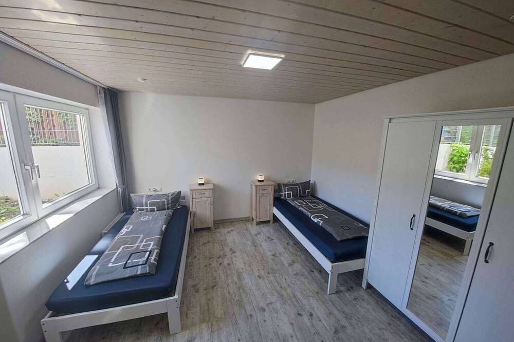 Ganze Wohnung, Whirlpool Dusch-Wc 75\" Sat-Tv Prime Küche Terrasse Stellplatz für 4+2 Gäste in Waldbronn, Kraichgau