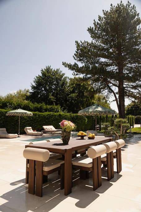 Location de vacances pour 10 personnes, avec jacuzzi ainsi que jardin et piscine à Bonneville-sur-Touques - 2