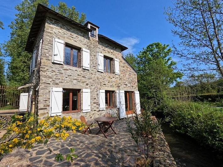 Gîte pour 4 personnes, avec terrasse et jardin à Le Vast