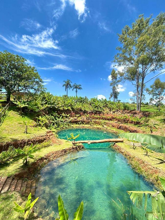 Casas e apartamentos de temporada para 4 pessoas, com jacuzzi e piscina e ainda piscina infantil and jardim em Brotas