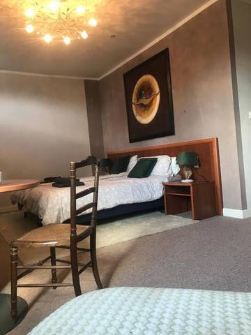 Chambre d’hôte pour 2 personnes, avec vue et piscine ainsi que jardin et sauna dans Haute-Vienne