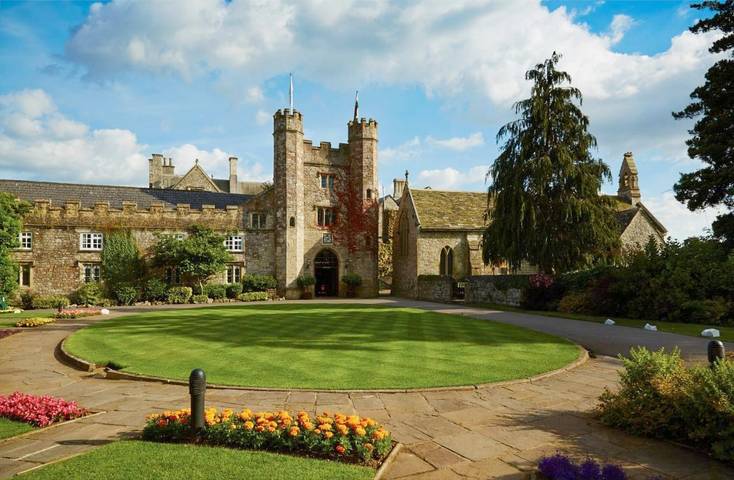 Hotel for 2 people, with Hot tub and Terrace as well as Yard and Pool in Bristol