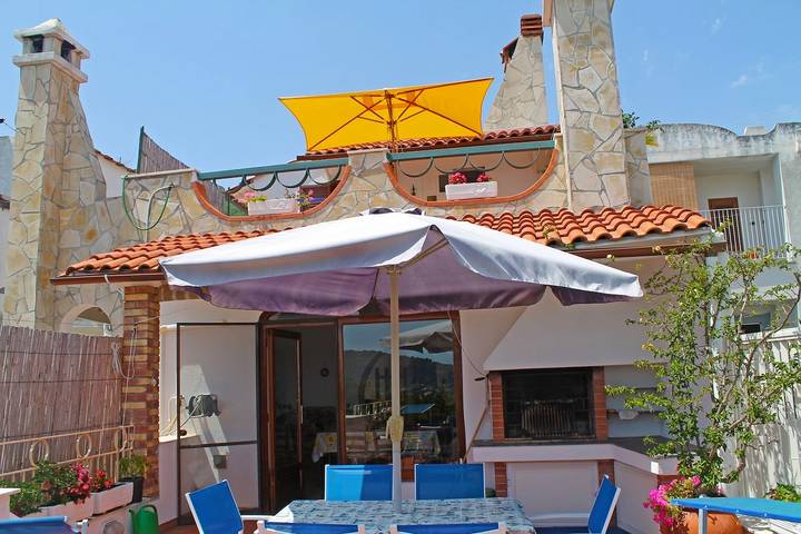 Ferienwohnung für 9 Personen, mit Balkon/Terrasse und Ausblick sowie Meerblick auf Ischia - 2