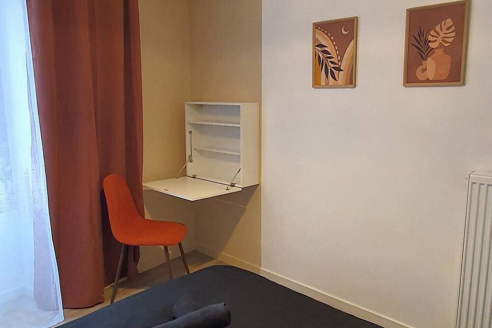 Entire apartment, Immersion at La Pagode – Unique Stay in Vendée Luçon – Free Private Parking in Luçon, Fontenay-le-Comte