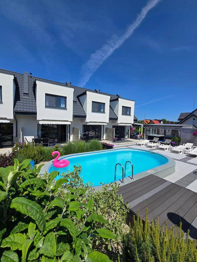 Apartament wakacyjny dla 6 osób, z sauna i widok oraz basen i ogród, zwierzęta dozwolone w Nowęcin