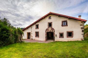 Maison d’hôte pour 2 personnes, avec vue et jardin à Uhart-Cize