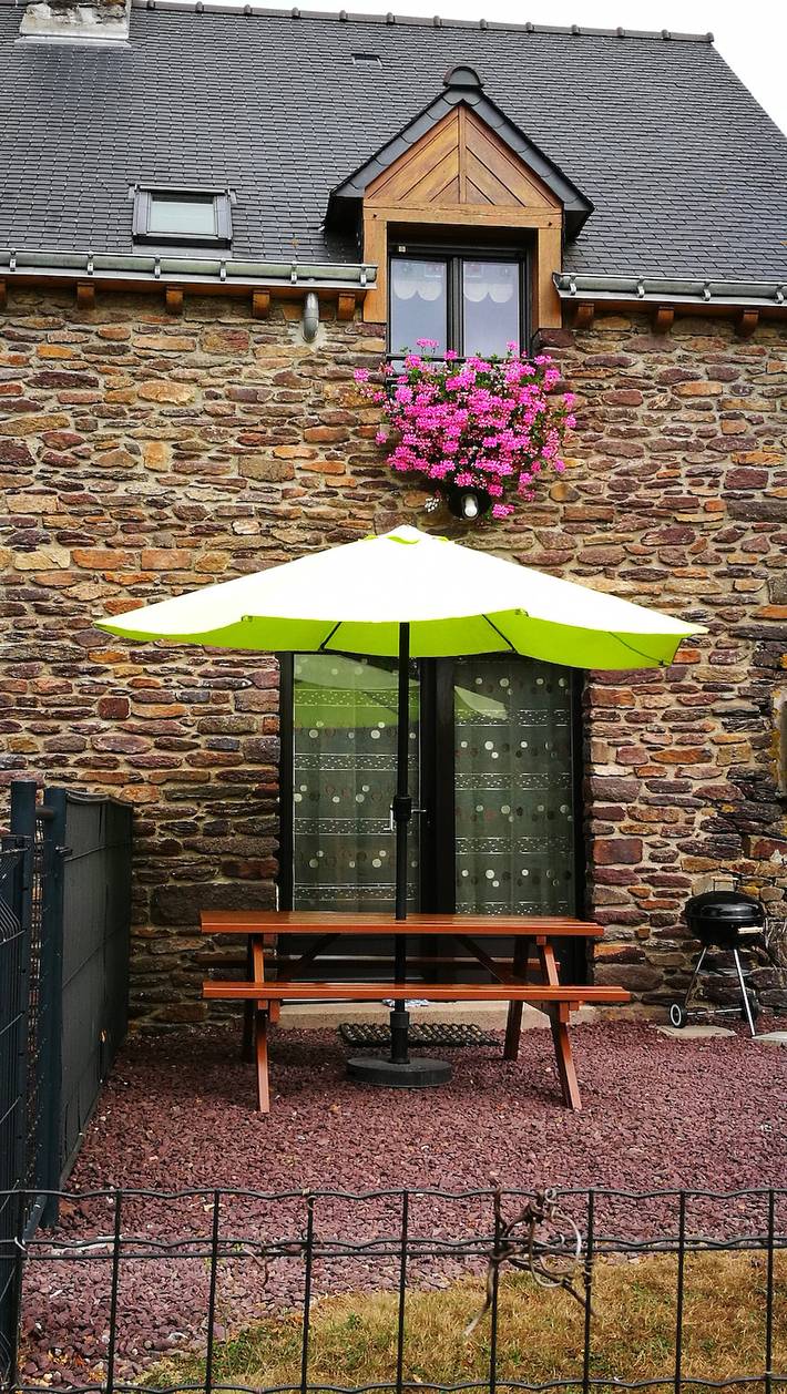 Gîte pour 5 personnes, avec jardin à Concoret