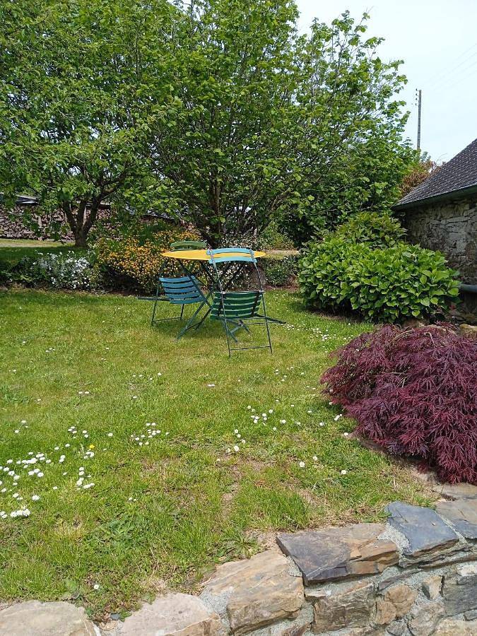 Gîte pour 3 personnes, avec vue ainsi que terrasse et jardin à Lopérec - 2