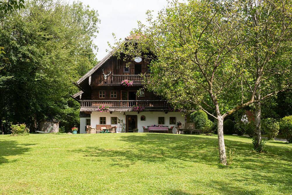 Charming and Unique Austrian House right by the Irrsee & Mondsee in Irrsee