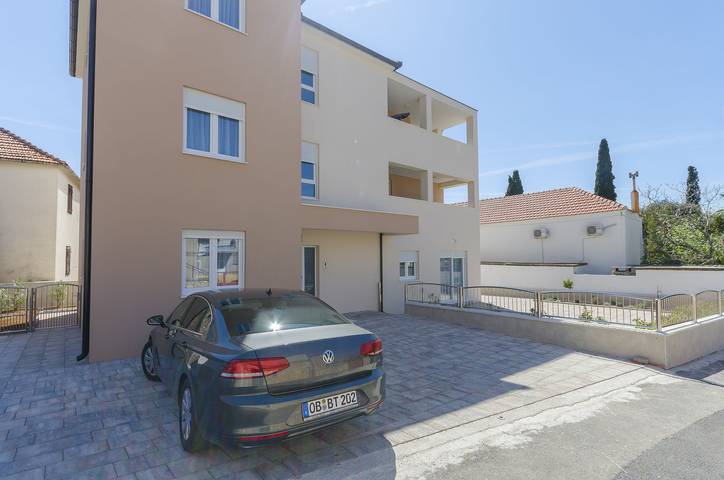 Ferienwohnung für 5 Personen, mit Terrasse in Grad Šibenik