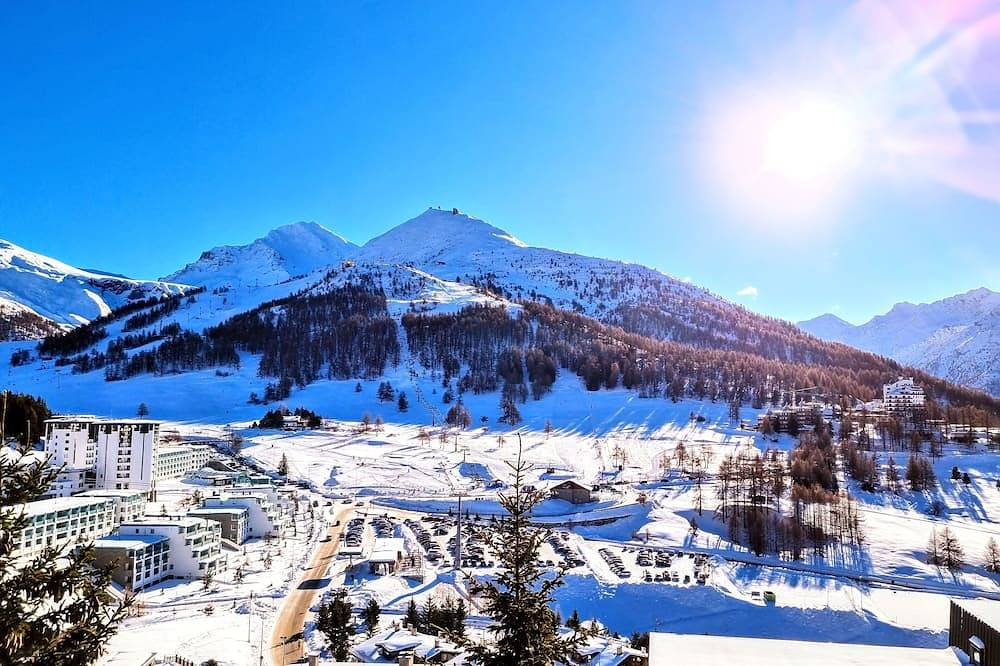 Entire apartment, Wonderful Apartment In Residence With A View. in Sestriere, Via Lattea
