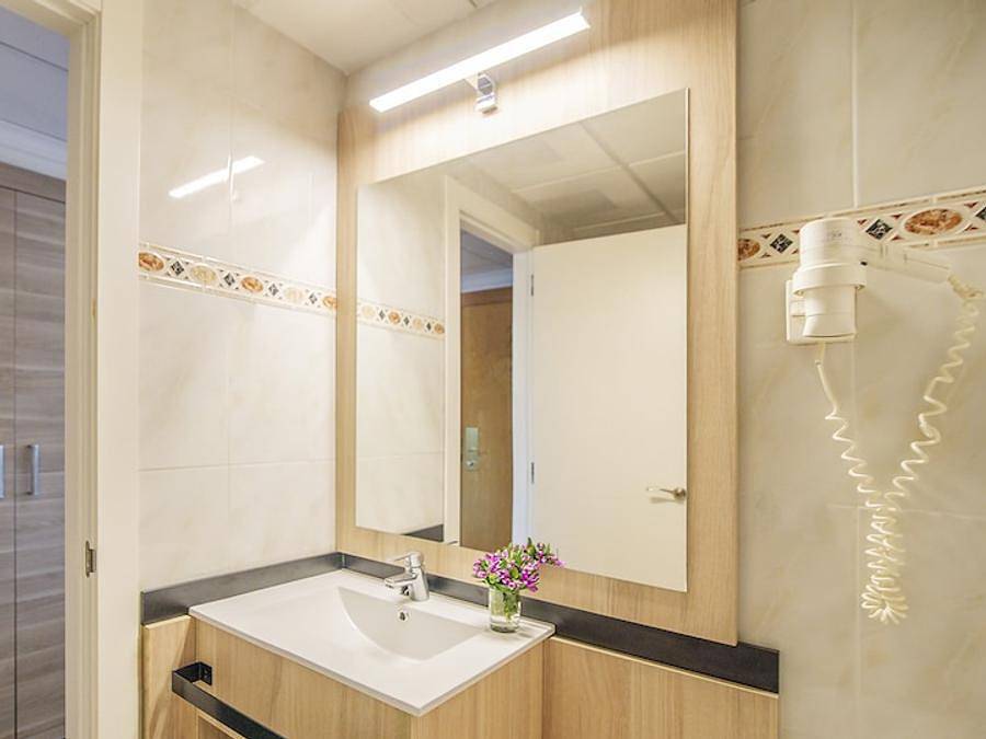 Hotel Benidorm East by Pierre & Vacances - Bedroom 2 persons - Double Room - Balcony in Benidorm, Costa Blanca