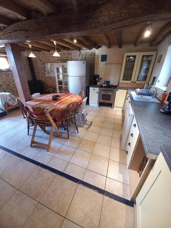 Location de vacances pour 12 personnes, avec terrasse et piscine, adapté aux familles à Saint-Hilaire-des-Loges - 4