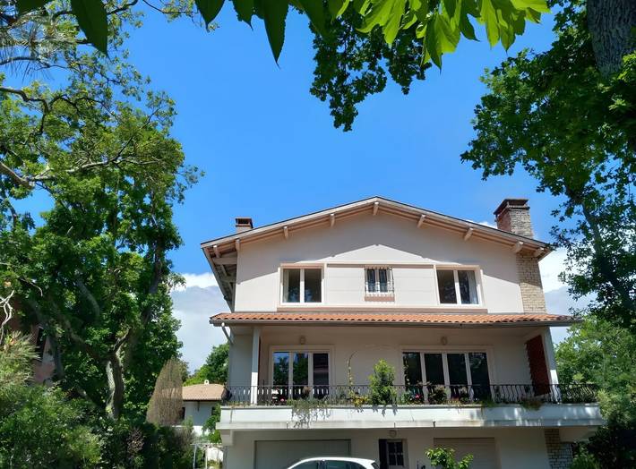 Bed and Breakfast 'Villa Do Sol - Les Arbousiers' with Shared Garden, Wi-Fi and Air Conditioning in Arcachon, Arcachon region