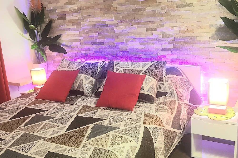 Entire apartment, T3 apartment with air-conditioning+Box wifi Fibre+ Sat Eur terrace lake view (classified) in Sainte-Croix-du-Verdon, Verdon Regional Natural Park