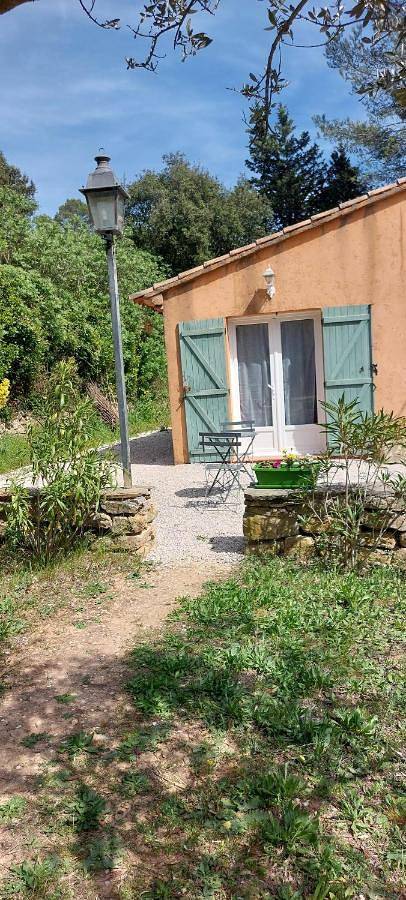 Appartement de vacances pour 2 personnes, avec piscine ainsi que jardin et terrasse