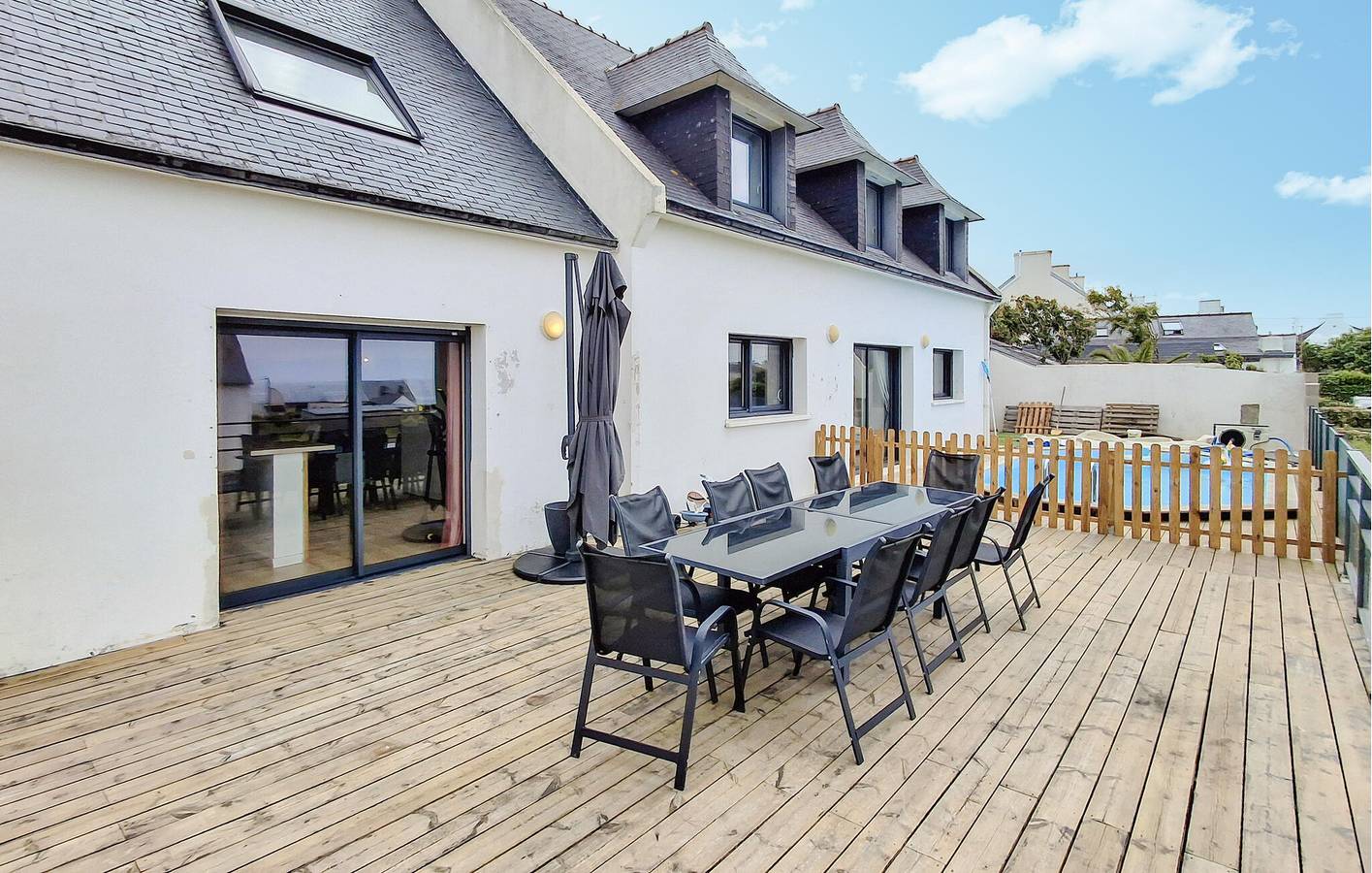 Appartement vue mer avec piscine, jardin et WiFi - 1km de la plage in Plouhinec (Finistère), Région de Quimper