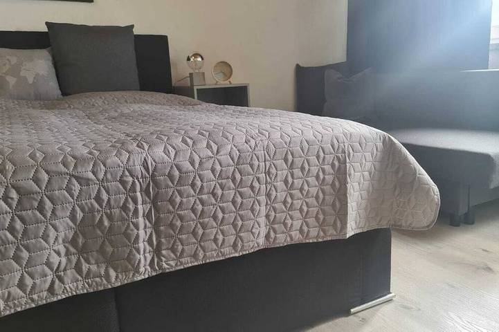 Ganze Wohnung, \"Das Tor zum Vogtland\", geräumige 79 m² Ferienwohnung (2 Sz, Wz, Küche, Bad) in Rodewisch, Chemnitz und Umgebung