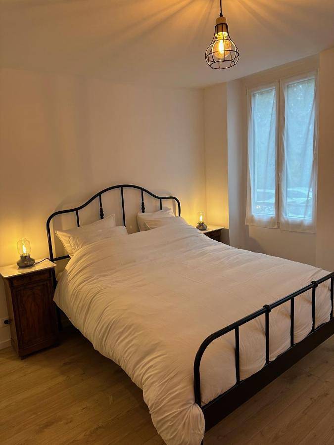 Gîte pour 6 personnes, avec vue sur le lac et piscine ainsi que vue et jardin, animaux acceptés à Poissy - 4