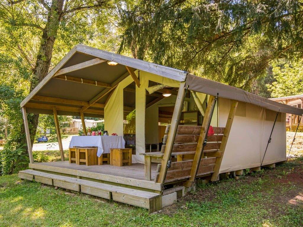 Zecamping 3 étoiles familial piscine chauffée pet friendly tente 30m2 in Florac-Trois-Rivières, Parc national des Cévennes
