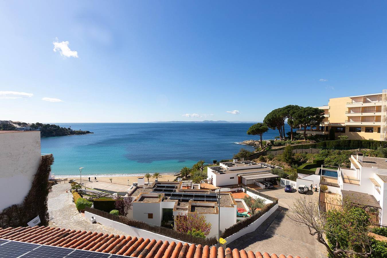 Charming 152m² villa on Almadraba beach, Roses. Private pool, sea views, equipped kitchen, air conditioning. Book now for your vacation! in l'Almadrava, Roses