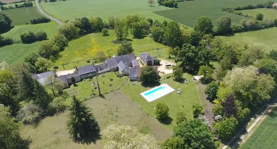 Maison d’hôte pour 14 personnes, avec vue ainsi que jardin et piscine, animaux acceptés dans Maine-et-Loire - 3