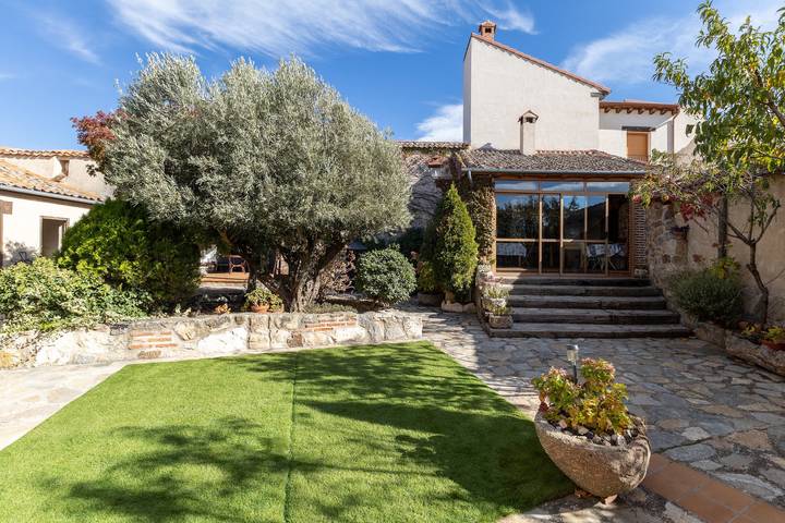 Casa rural para 16 personas, con Balcón y Jardín en Otero de Herreros