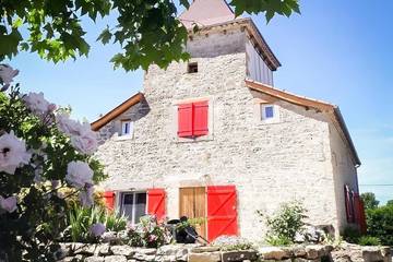 Location de vacances pour 12 personnes, avec jardin à Lavergne