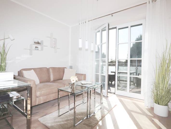 Ganze Wohnung, Ferienwohnung „Kleine Meerzeit Zingst“ mit Gaskamin, Fußbodenheizung, Balkon & Wlan in ruhiger Lage in Zingst, Fischland - Darß - Zingst