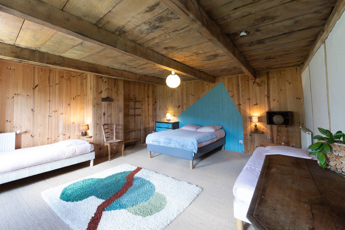 Appartement entier, Appartement 'La Ferme De Chalas - Appart'chambre' avec piscine partagée, terrasse partagée et Wi-Fi in Valgorge, Parc naturel régional des Monts d'Ardèche