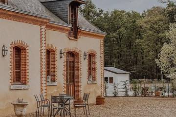 Gîte pour 12 personnes, avec jardin à Saint-Étienne-de-Chigny