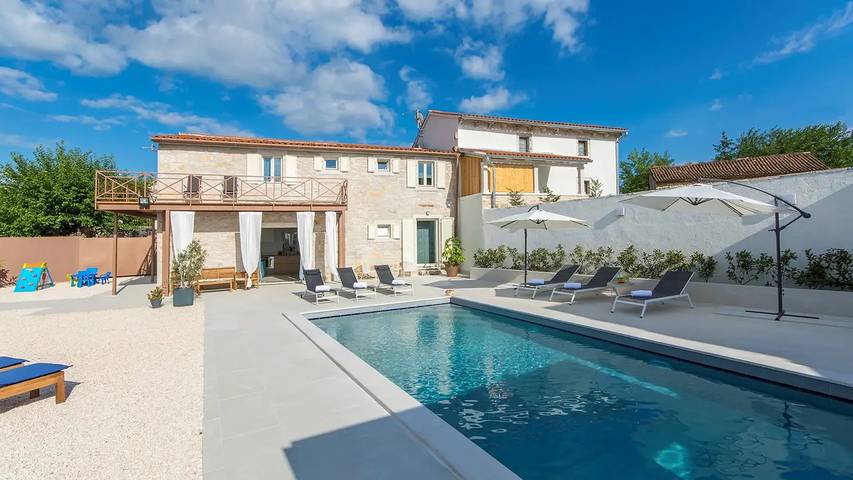Villa pour 8 personnes, avec piscine ainsi que jardin et terrasse, animaux acceptés à Selina - 3