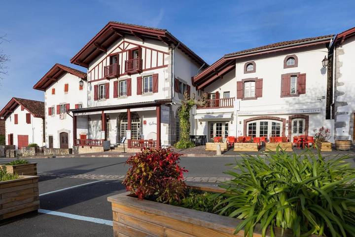 Hôtel pour 2 personnes, avec jardin et sauna ainsi que piscine et jacuzzi, animaux acceptés - 1