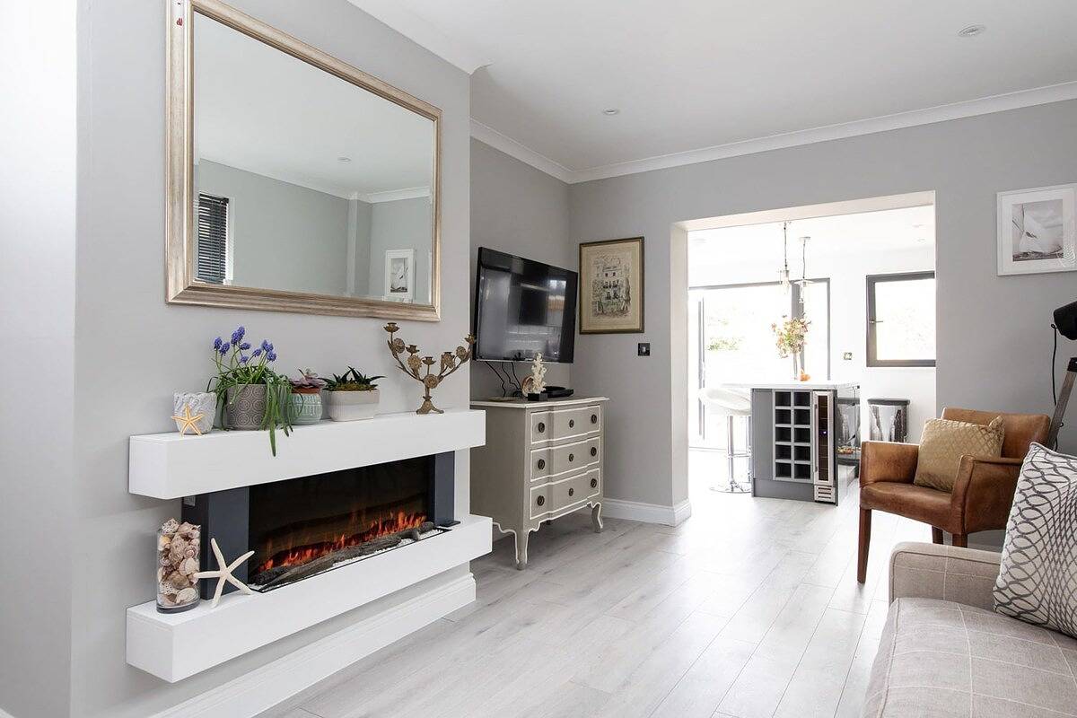 Seaside Serenity: 3-Bed, Deck & Garden, Near Shore in West Sussex