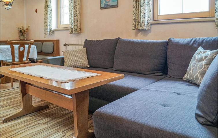 Apartamento vacacional entero, Apartamento con vistas a la montaña, aparcamiento y WiFi in Tux Alps, Fügen
