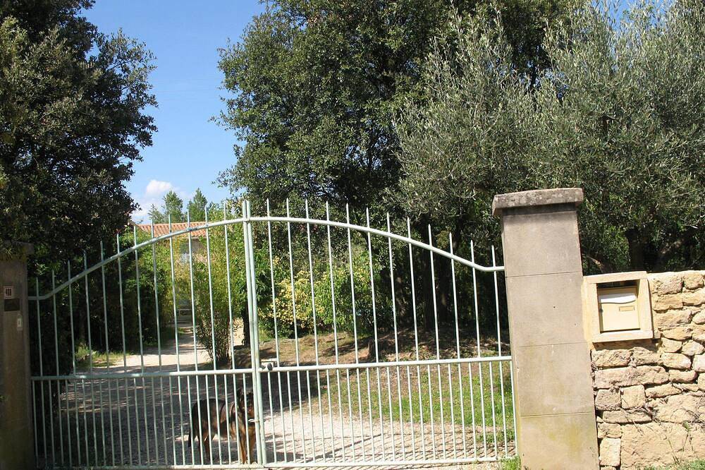 Ruhiges Poolhaus in Vers-Pont-du-Gard, Nimes und Umgebung