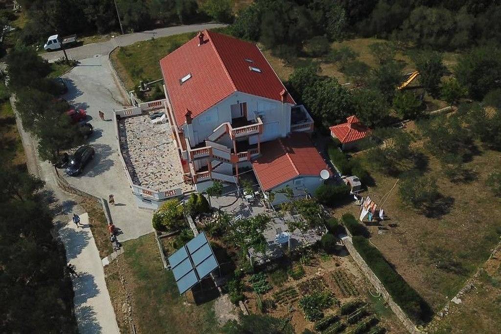 Ganze Wohnung, 2-Zimmer-Ferienwohnung mit Terrasse und Meerblick Supetarska Draga - Gonar, Rab A-24383-c in Supetarska Draga, Rab