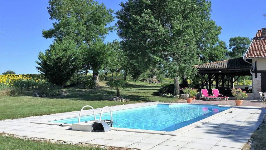 Maison de vacances pour 7 personnes, avec terrasse ainsi que jardin et piscine à Monfort