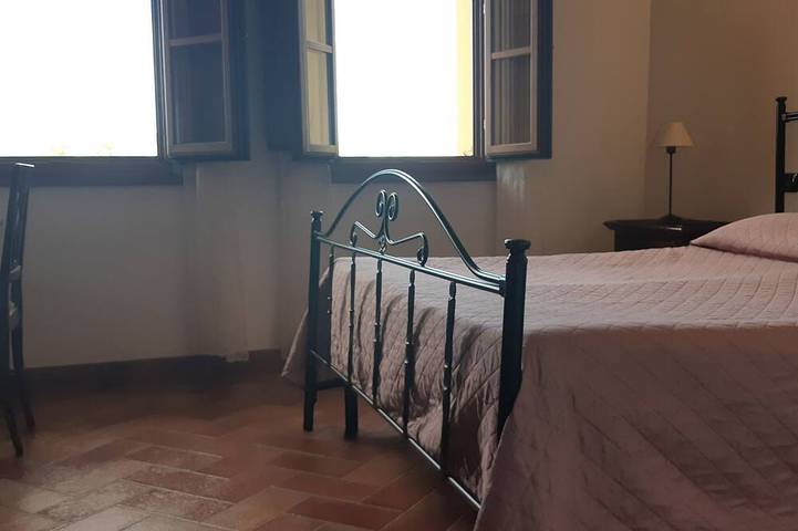 Appartamento per 4 persone, con piscina e giardino in Cascina