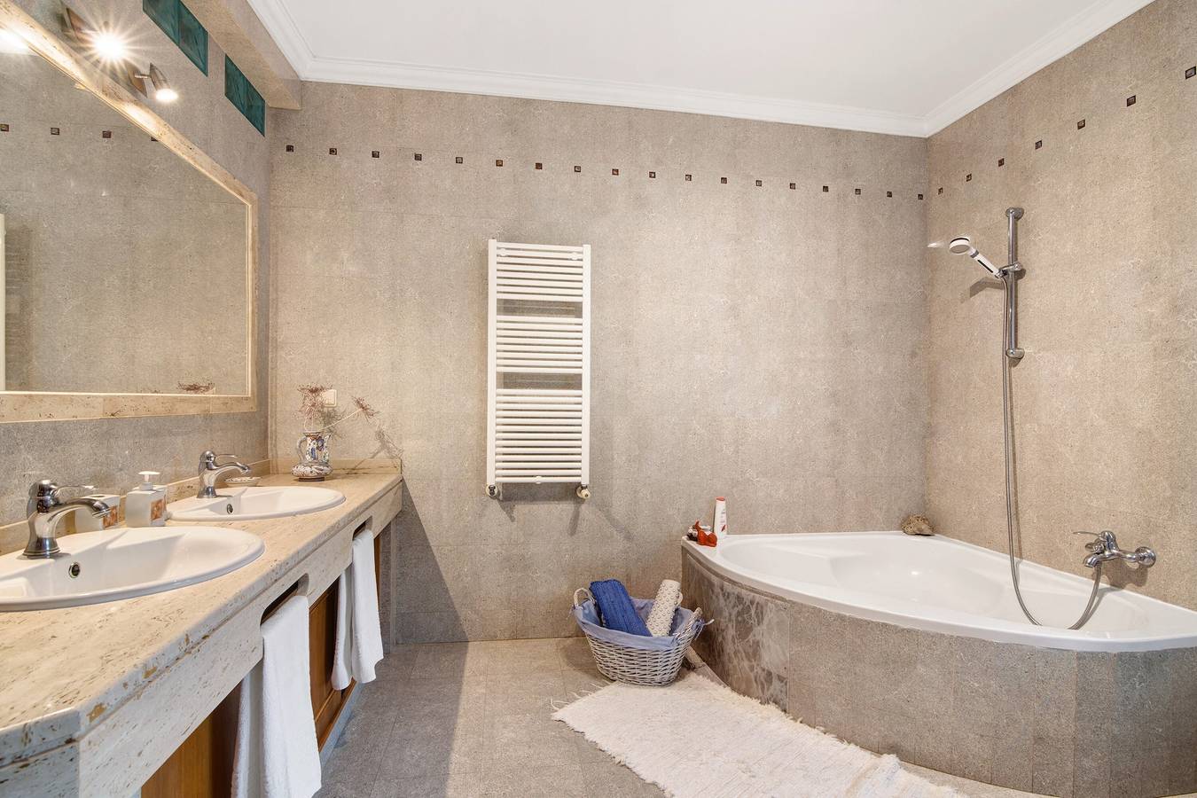 Holiday Home 'Casa da Cidade De Loulé' with Private Terrace and Wi-Fi in Loulé, Loulé (São Sebastião)