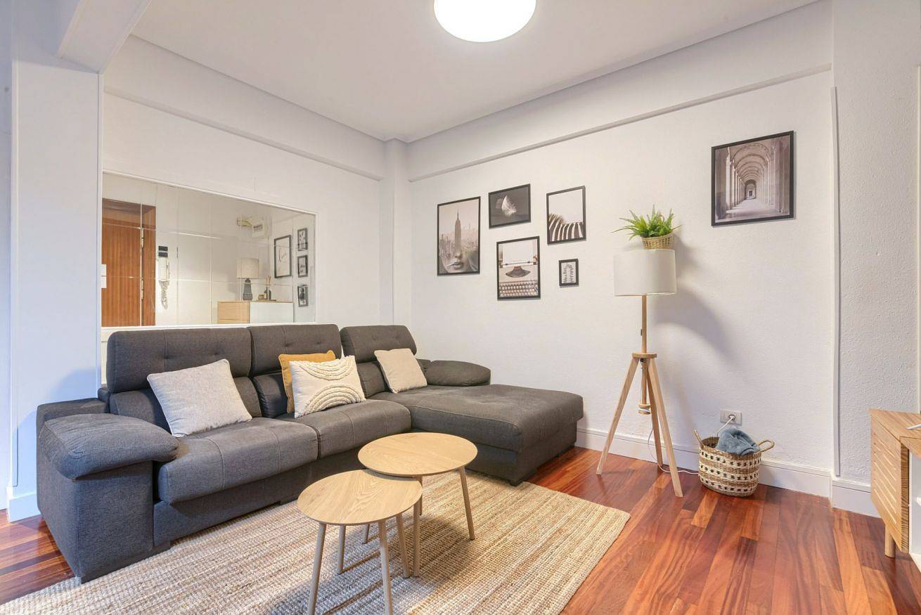 Hel lejlighed, Vt Recien renovado en Zabalburo  in Bilbao, Vizcaya