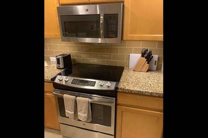 Vacation rental for 8 people, with sauna and hot tub as well as yard and pool in Newport Coast