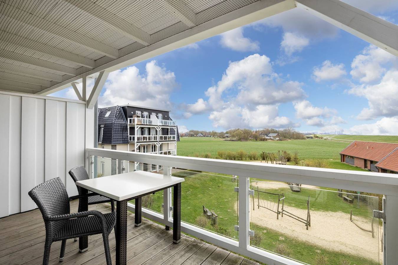 Ganze Wohnung, Tolle Ferienwohnung in Strandnähe mit Sauna und Balkon mit Land- und Meerblick in Samtgemeinde Land Wursten, Wurster Nordseeküste