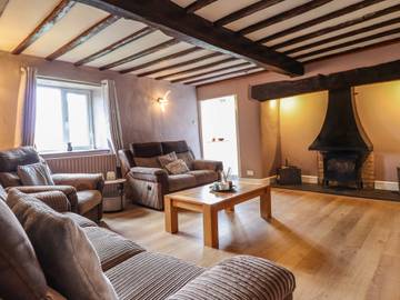 Holiday Rental for 8 People in Llanrhaeadr-ym-Mochnant, Mid-Wales, Photo 1