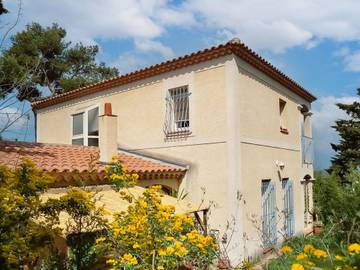 Gîte pour 5 personnes, avec vue ainsi que terrasse et jardin, animaux acceptés à Villeneuve-lès-Avignon