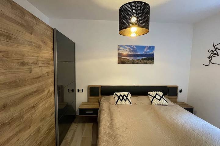 Ganze Wohnung, Casa di Alessia  Die neue Ferienwohnung mit Traumblick über Malcesine inkl. Pool in Malcesine, Gardasee-Berge