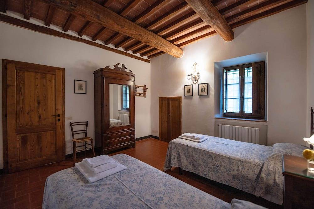 Schönes Haus am Garten mit Gemeinschaftspool nur 5 km. von Siena Toskana in Siena, Siena Provinz
