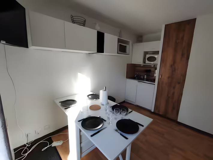 Entire studio, Studio Apartment 'Le Refuge Douillet' with Mountain View and Private Terrace in La Plagne, La Plagne-Tarentaise