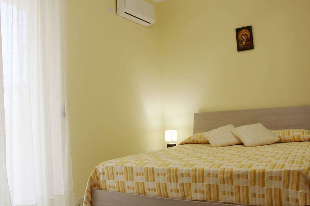 Ganze Wohnung, Wohnung im ersten Stock der Residenz Antigua in Fondachello, Catania Provinz